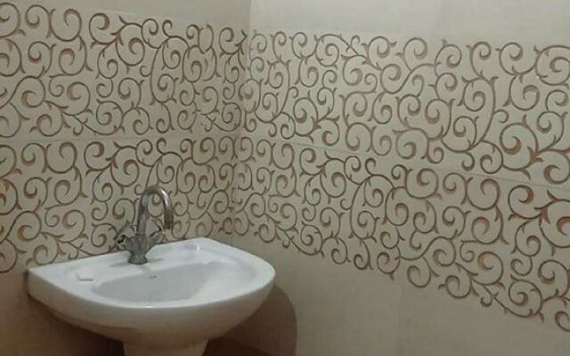 Goroomgo Broadway Nainital