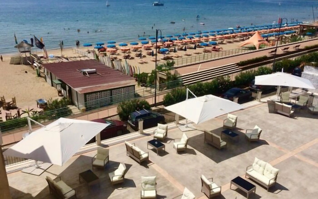 Klaton Beach Hotel