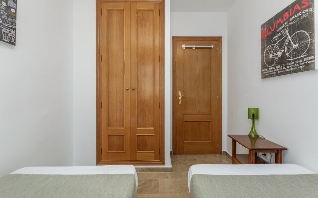 Beautiful 2-Bed first beach line apartment for 6