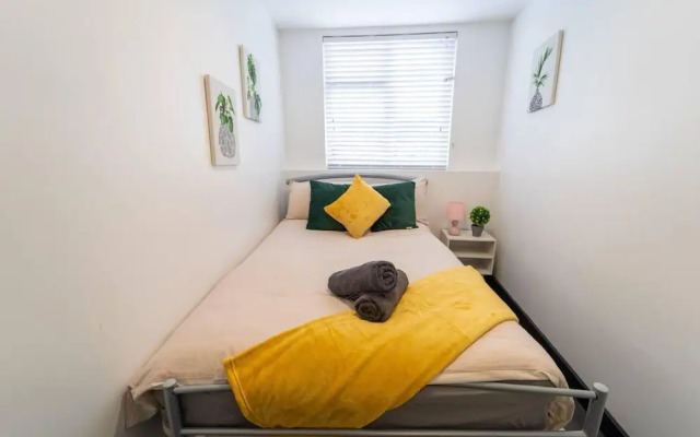 Large Studio Available on First Floor!