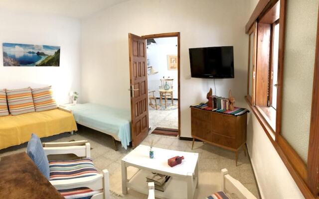 Studio in El Médano, With Enclosed Garden and Wifi - 100 m From the Be