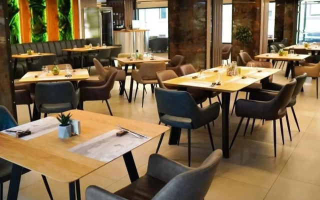 Aniroc Signature Hotel