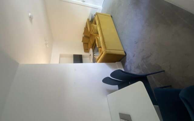 The Mews, With Free Private Parking, Windermere