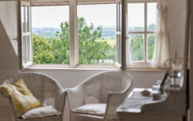 Ravishing Holiday Home in Ronse With Sauna