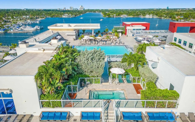 2BR Apartment With Rooftop Pool