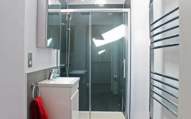Silver Lining - Gilmore Place Apartment