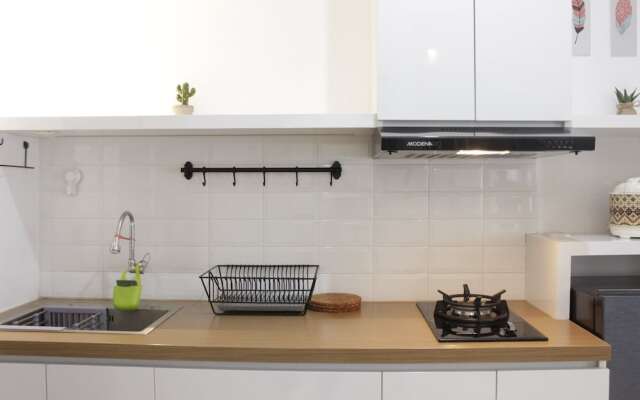 Modern Chic Studio Room at Grand Asia Afrika Apartment