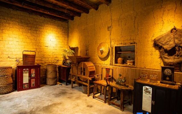 Xinsu Changrong Tulou Cultural Homestay (Yunshui Ballad Shop)