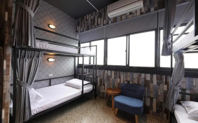 Topbunk Hostel