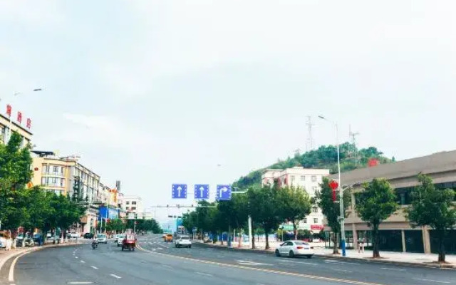 Luodian Donghui Hotel