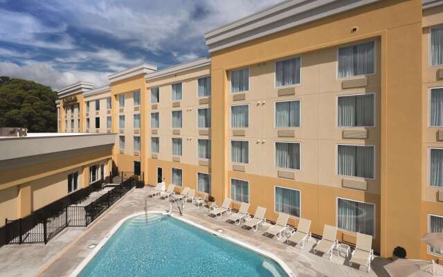 La Quinta Inn & Suites by Wyndham Lynchburg at Liberty Univ.