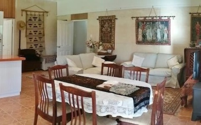 Canterbury Cottage Northcliffe – Guest Rooms – Boorara Brook