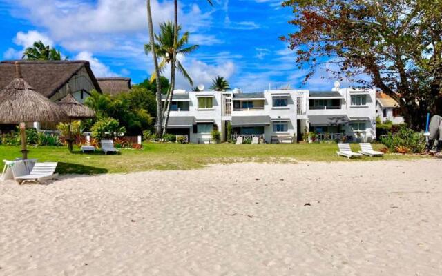 Lovely 3 bedroom beach house on a sandy beach