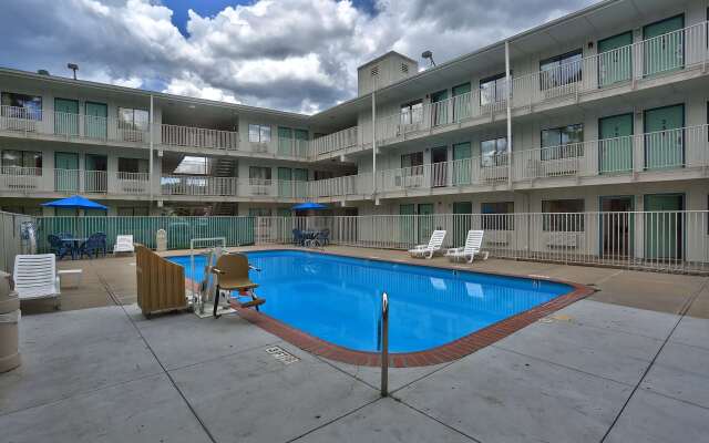 Motel 6 Flagstaff, AZ - West - Woodland Village