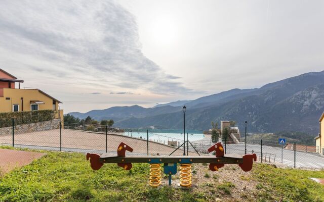 Graceful Holiday Home in Magliolo With Swimming Pool