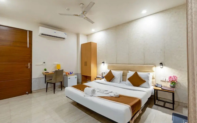 Aadat Hotel Subhash Chowk Gurgaon