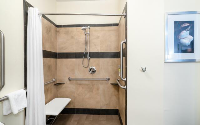 Candlewood Suites Auburn by IHG
