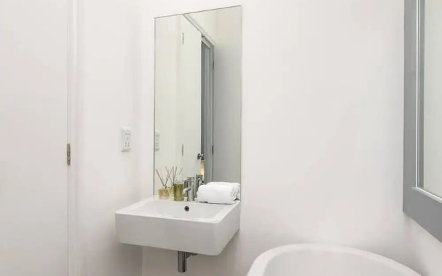 Marine Parade Sea View 2-bedroom Apartment