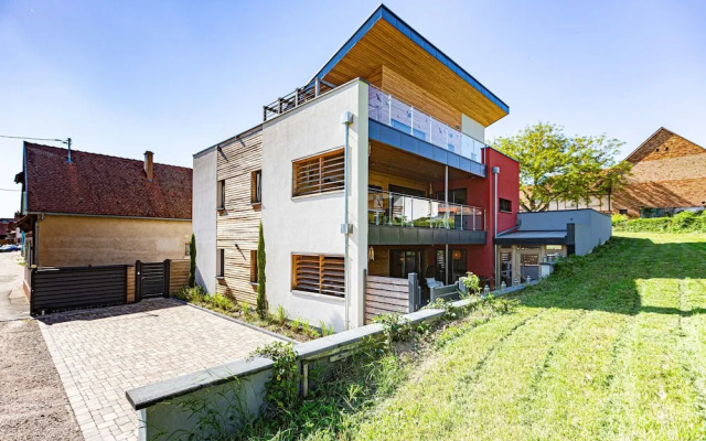 La Maison Devant La Prairie