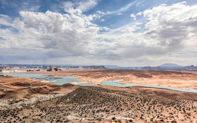 Lake Powell Views: Mid-century Home in Page