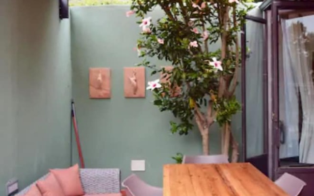 3 Bedroom House With Pool in Observatory