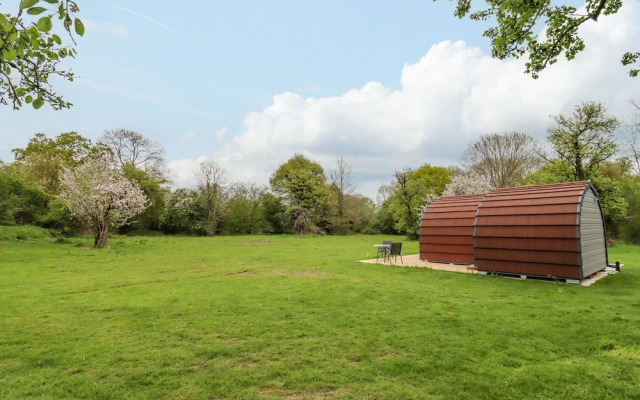 Meadow Lodge @ Berrys Place Farm