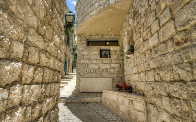 Nofesh Baatika