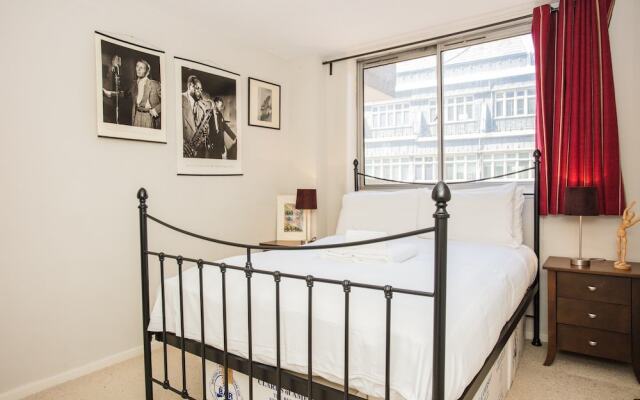 2 Bedroom Central London Apartment With Balcony