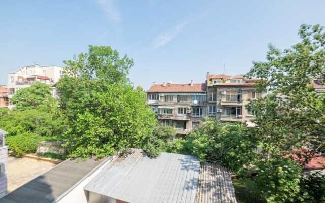 FM Deluxe 1-BDR Apartment - Style Meets Charm