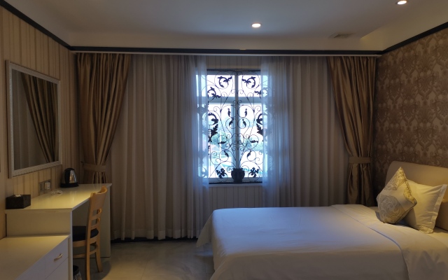 Lucky 8 Hotel