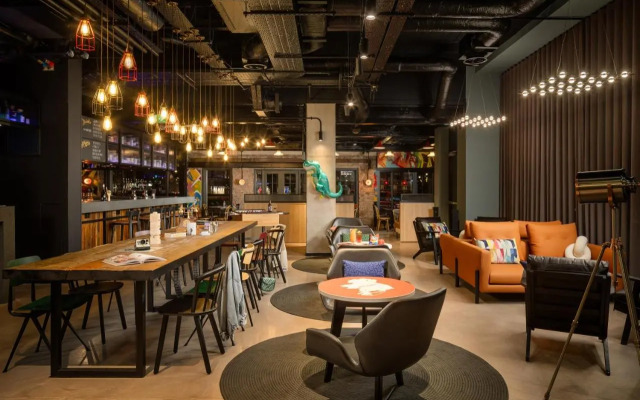 Moxy Cork