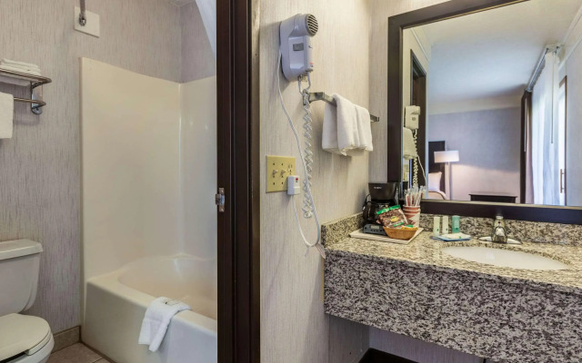 Quality Inn Lakefront