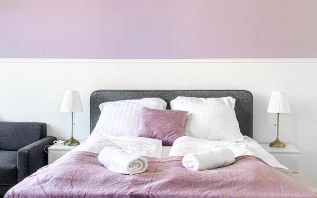 Commodious 2BR Apt. Near AKH-Perfect for Groups