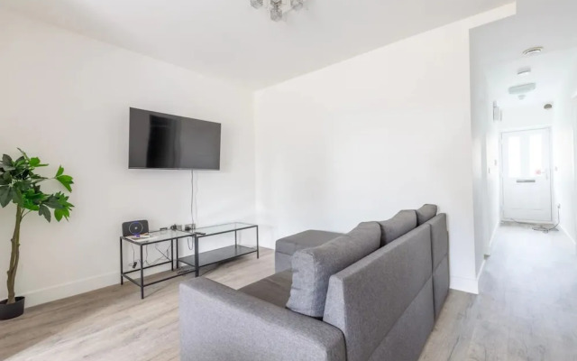 Contemporary 2 Bedroom in West London