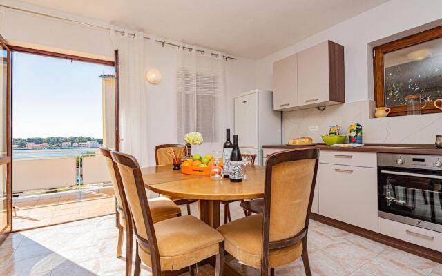 Nice Apartment in Brodarica With 3 Bedrooms and Wifi