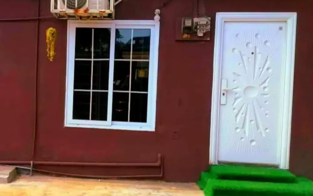 1 Bed House Private Compound With Off Road Parking