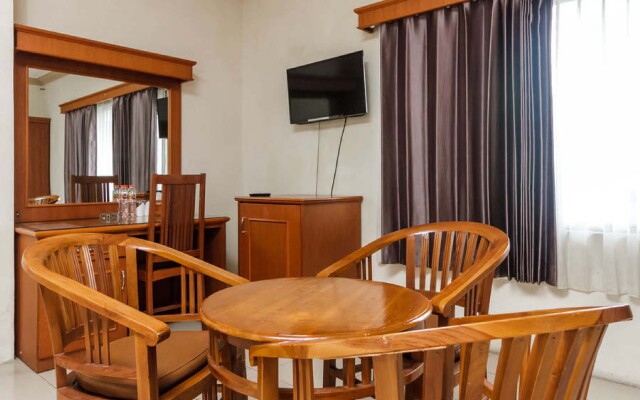 Reddoorz Plus Near Taman Siring