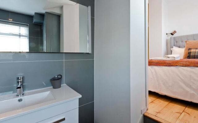 Modern 2bed in Brook Green/ Olympia