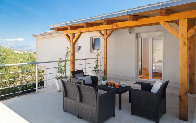 Sunshine Holiday Home