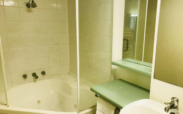 Shamrock Hotel Motel