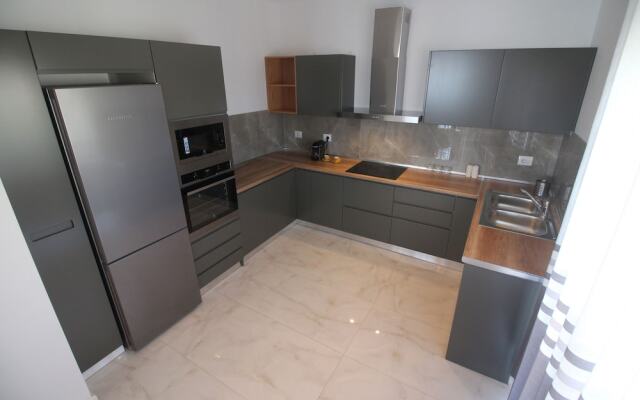 Luxury Penthouse B&E