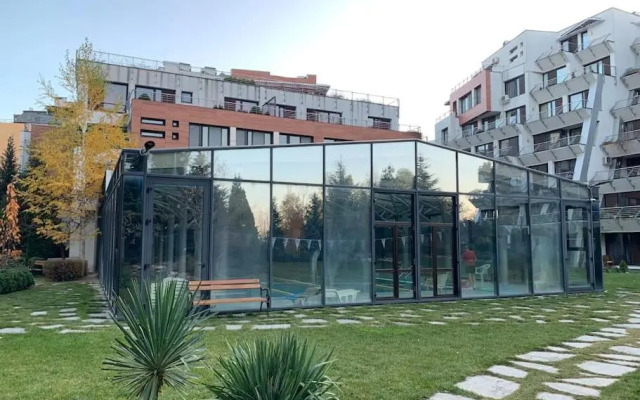 Sliver city next to paradise mall and metro