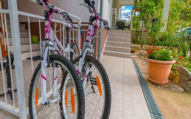 Secluded Holiday Home in Azillanet With Private Pool