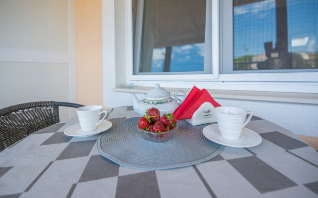 Beachfront Apartment Mira 2