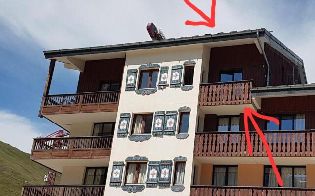 Tignes rond point des pistes vue panoramique au soleil