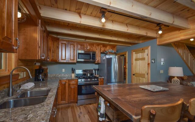 Log Me Inn 5 Bedroom House