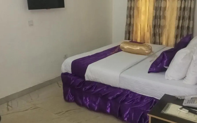 Nue Crest Hotel