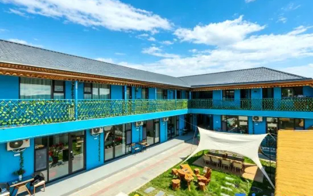 Lake Blue · Holiday Garden · Family Vacation Boutique Hotel (Teks Eight Trigram City Branch)