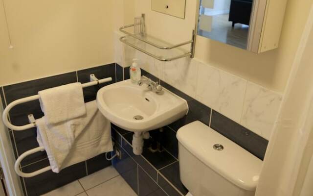 2 Bed 2 Bath Central Ipswich Parking 2nd Flr