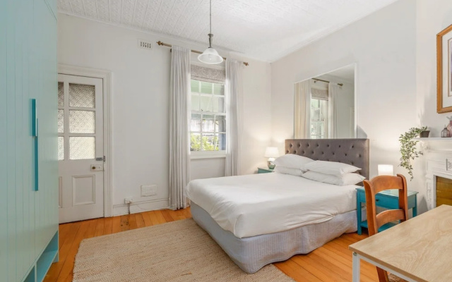 Quaint 3-bed Heritage Home in the Heart of Sydney – Guest Rooms – Sydney